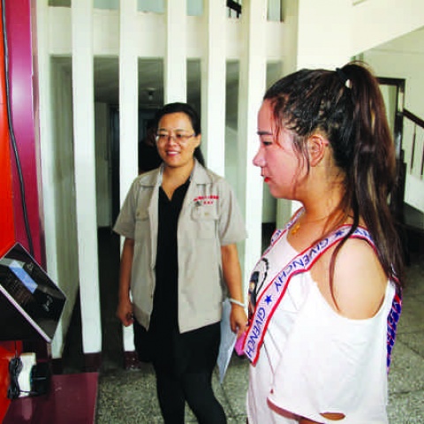 为增强公司机关基础治理，，，公司机关自本月1日起实验考勤刷脸治理制度