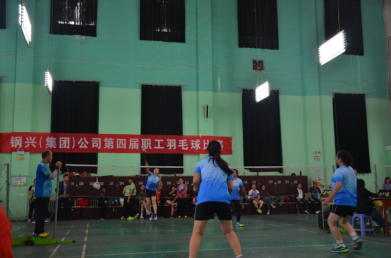 集团公司第四届职工羽毛球角逐圆满落幕1.jpg