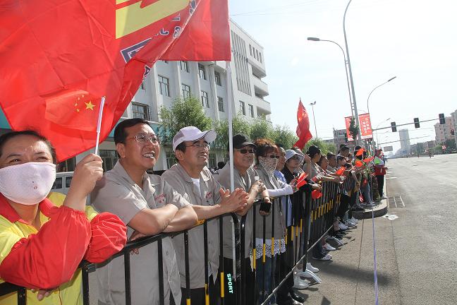 SBET实博公司同心协力护航包头首届马拉松赛2.jpg